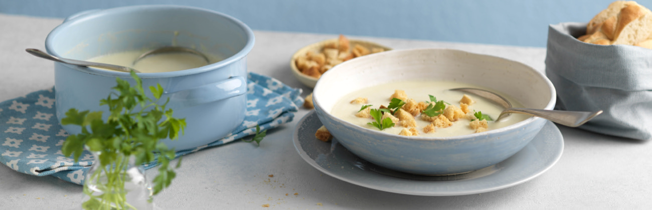 Wurzelcremesuppe mit Brotcrotouns