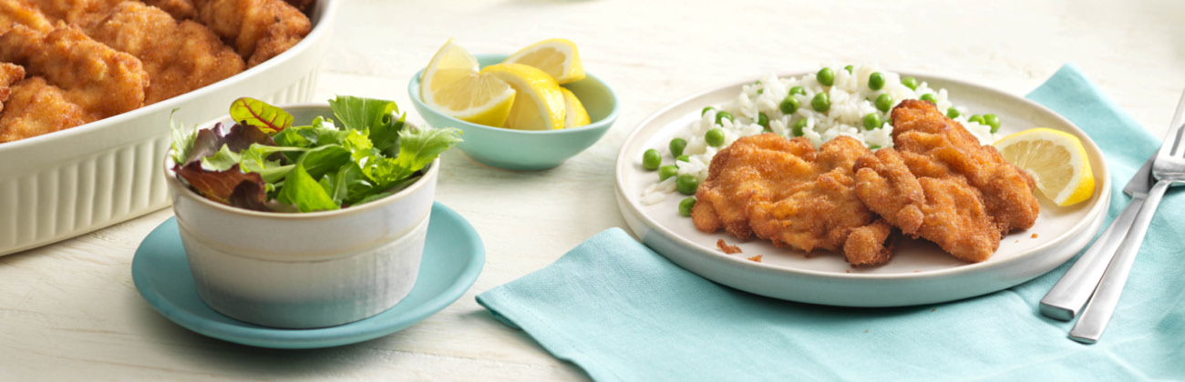 Backhendl mit Risibisi auf einem Teller angerichtet